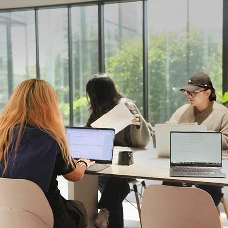 Technical knitwear development and prototyping in our Puyuan sample room