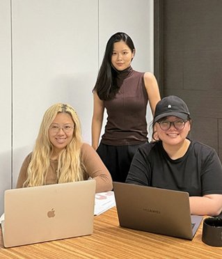 Data-driven profit analysis and cost breakdown for knitwear business development