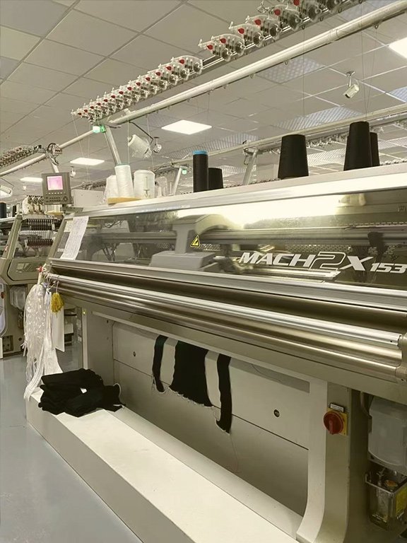 High-precision Shima Seiki and Stoll knitting machines in our Puyuan factory